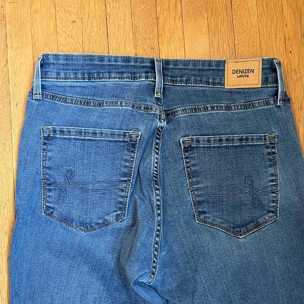 Denizen Levi’s Size 8 Short High Rise Medium Wash Skinny Straight Leg Jeans - Picture 4 of 4